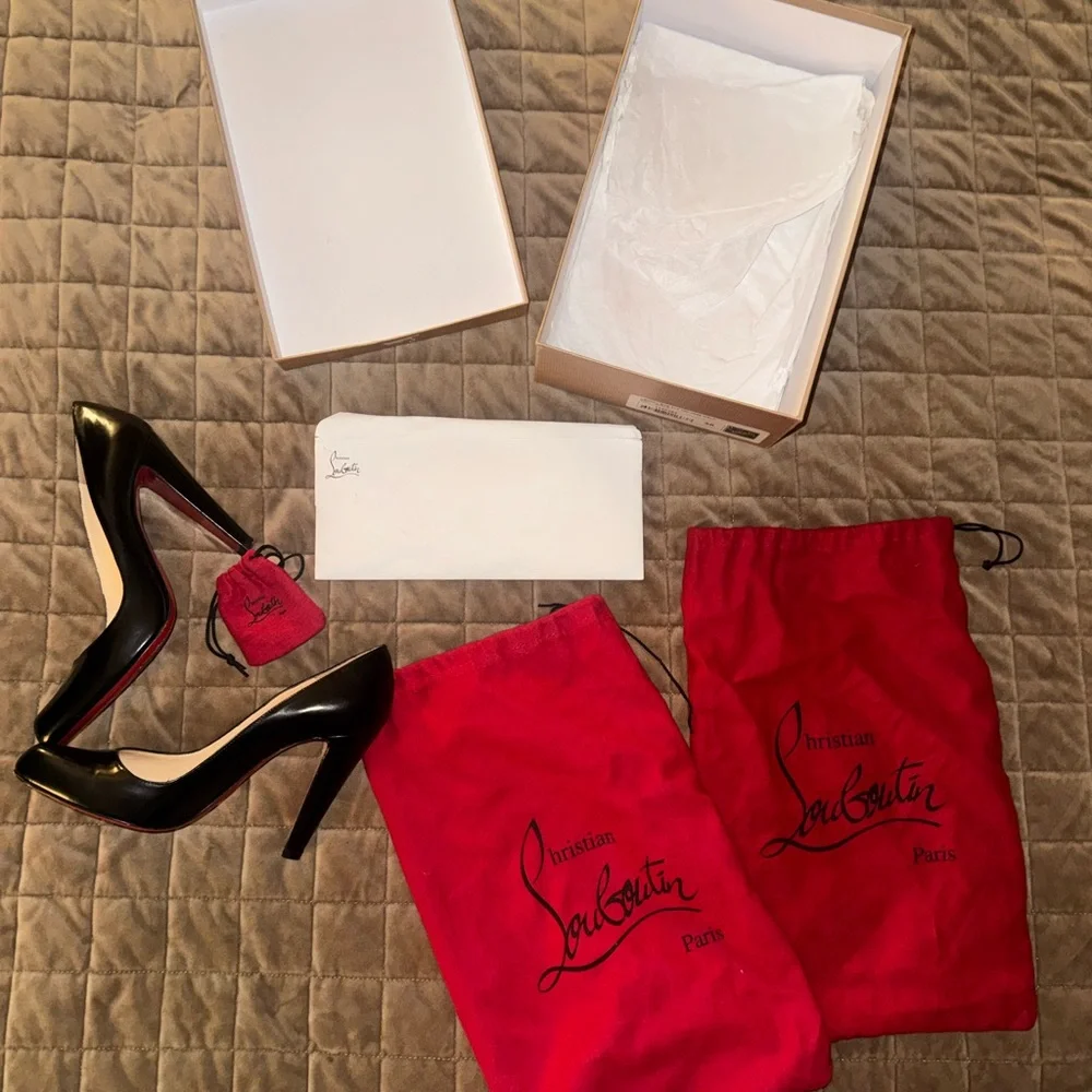 christian louboutin black décolleté - Picture 2 of 7